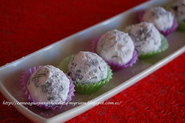 TRUFAS DE CHOLATE BLANCO AL LICOR DE ANÍS Y CARDAMOMO TRUFAS DE CHOLATE BLANCO AL LICOR DE ANÍS Y CARDAMOMO