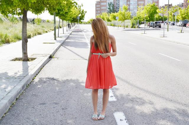 CORAL EVERYWHEREFeliz Lunes!!! Os traigo un look muy vera... CORAL EVERYWHEREFeliz Lunes!!! Os traigo un look muy vera...