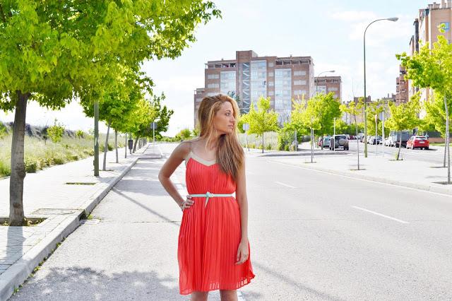 CORAL EVERYWHEREFeliz Lunes!!! Os traigo un look muy vera... CORAL EVERYWHEREFeliz Lunes!!! Os traigo un look muy vera...