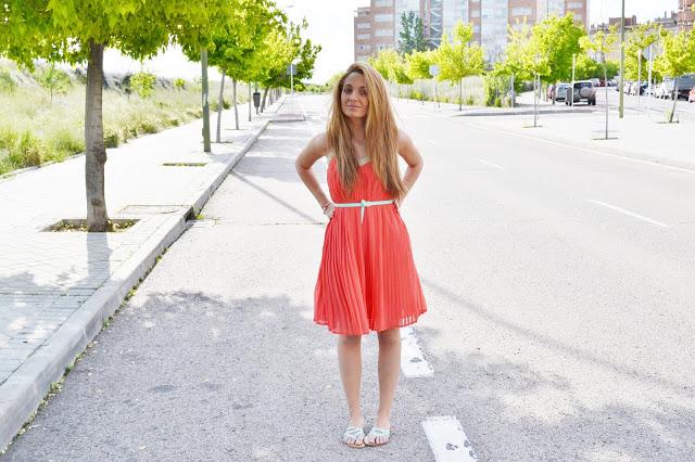 CORAL EVERYWHEREFeliz Lunes!!! Os traigo un look muy vera... CORAL EVERYWHEREFeliz Lunes!!! Os traigo un look muy vera...