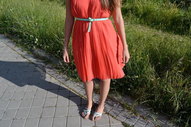 CORAL EVERYWHEREFeliz Lunes!!! Os traigo un look muy vera... CORAL EVERYWHEREFeliz Lunes!!! Os traigo un look muy vera...