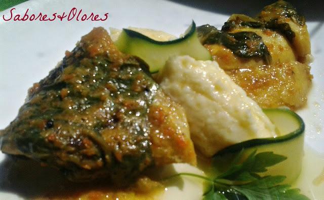 MERLUZA ENVUELTA EN LECHUGA CON SALSA DE PUERROS Y ZANAHORIA MERLUZA ENVUELTA EN LECHUGA CON SALSA DE PUERROS Y ZANAHORIA