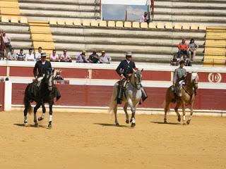 TRIPLE SALIDA A HOMBROS EN EL FESTEJO DE REJONES DE LUCENA