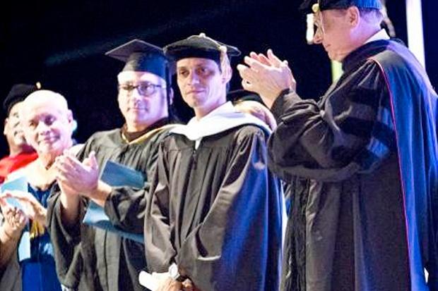 Marc Anthony obtiene grado de Doctorado en Artes