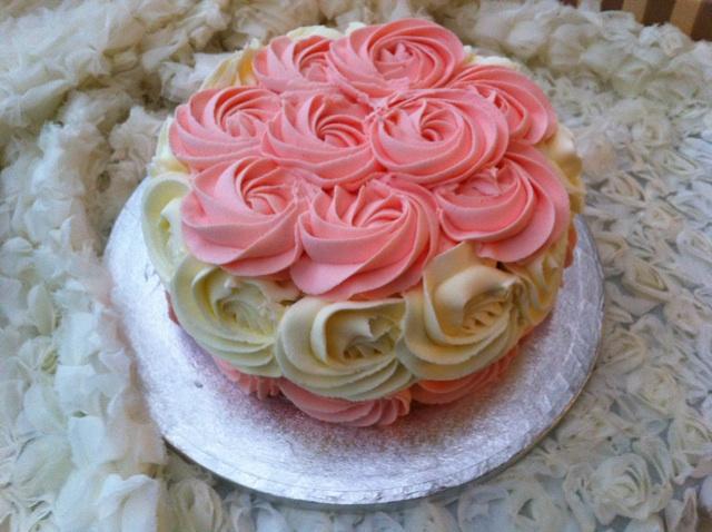 Un día de lujo para novios, la boda de tus sueños con Belle Day eventos tarta novios boda