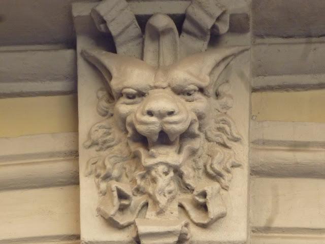 BARCELONA...LA CASA DE AGUSTIN ATZERIAS, EL HOMBRE QUE PACTÓ CON EL DEMONIO (1892), CALLE JOSEP TORRES , Nº 20, BARRIO DE GRÀCIA...7-05-2013... BARCELONA...LA CASA DE AGUSTIN ATZERIAS, EL HOMBRE QUE PACTÓ CON EL DEMONIO (1892), CALLE JOSEP TORRES , Nº 20, BARRIO DE GRÀCIA...7-05-2013...