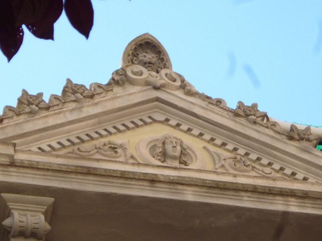 BARCELONA...LA CASA DE AGUSTIN ATZERIAS, EL HOMBRE QUE PACTÓ CON EL DEMONIO (1892), CALLE JOSEP TORRES , Nº 20, BARRIO DE GRÀCIA...7-05-2013... BARCELONA...LA CASA DE AGUSTIN ATZERIAS, EL HOMBRE QUE PACTÓ CON EL DEMONIO (1892), CALLE JOSEP TORRES , Nº 20, BARRIO DE GRÀCIA...7-05-2013...