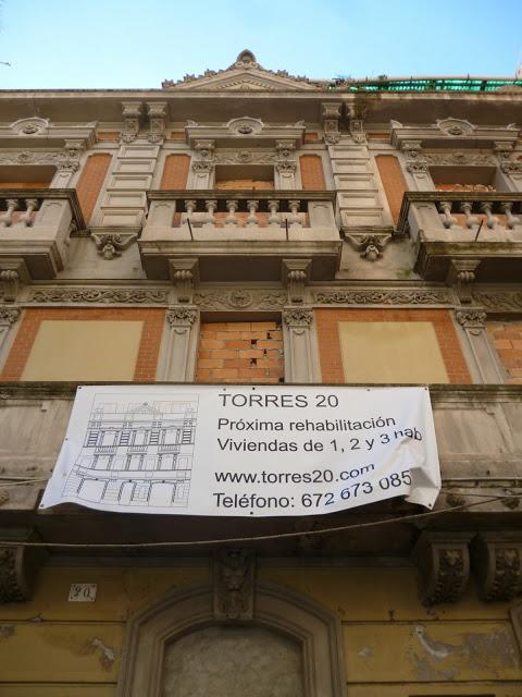BARCELONA...LA CASA DE AGUSTIN ATZERIAS, EL HOMBRE QUE PACTÓ CON EL DEMONIO (1892), CALLE JOSEP TORRES , Nº 20, BARRIO DE GRÀCIA...7-05-2013... BARCELONA...LA CASA DE AGUSTIN ATZERIAS, EL HOMBRE QUE PACTÓ CON EL DEMONIO (1892), CALLE JOSEP TORRES , Nº 20, BARRIO DE GRÀCIA...7-05-2013...