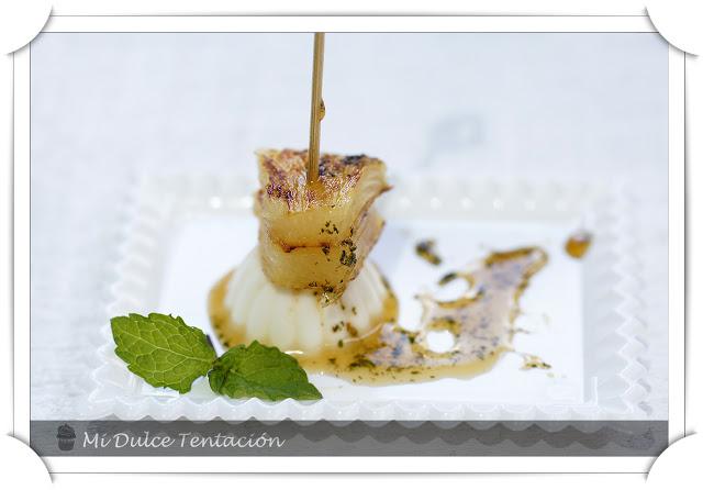 Minibrochetas de Piña y Queso Burgo de Arias con Salsa de Miel y Hierbabuena Minibrochetas de Piña y Queso Burgo de Arias con Salsa de Miel y Hierbabuena
