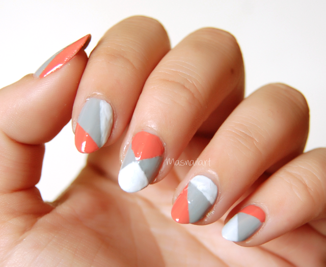 NOTD: Uñas geométricas en gris y coral. NOTD: Uñas geométricas en gris y coral.