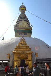 Día 31: Valle de Kathmandu ( Everest Experiencie, Swambuyanath, Patan, Pashupatinath, Boudanath)