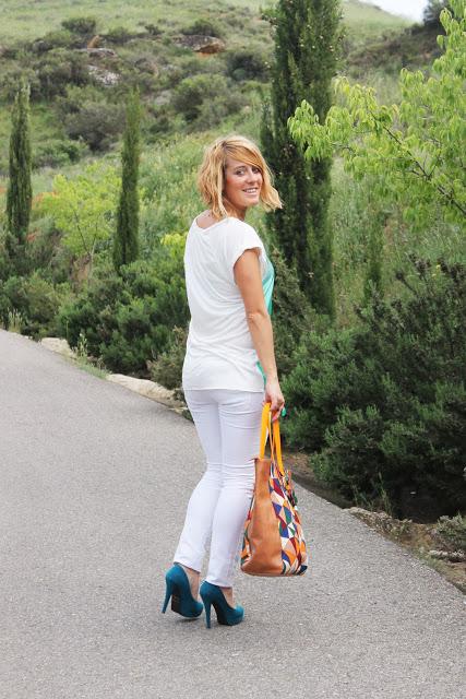 Blanco...aguamarina Blanco...aguamarina