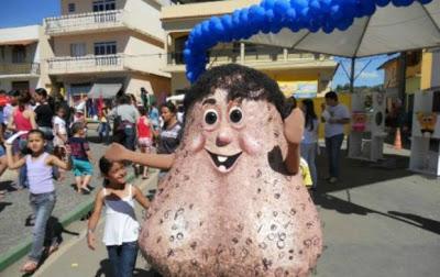 Señor Testículo para hablar del cáncer de testículo