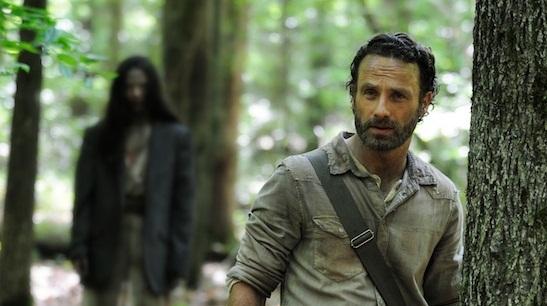 Alguien (o algo) acosa a Rick en la primera imagen de la 4ª temporada de 'The Walking Dead'