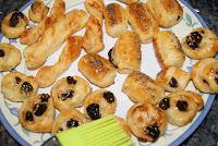 Hojaldres Dulces de bocado (Lazos, Caracolas y Mini-napolitanas) Hojaldres Dulces de bocado (Lazos, Caracolas y Mini-napolitanas)