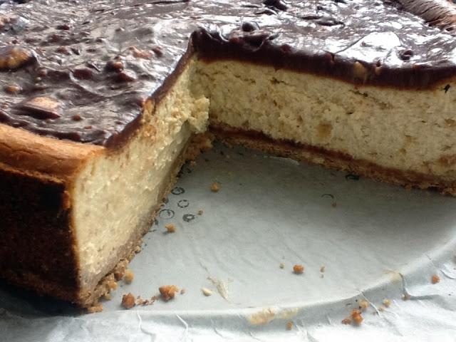 CHEESECAKE DE TURRÓN Y CHOCOLATE CHEESECAKE DE TURRÓN Y CHOCOLATE