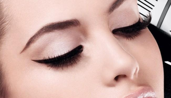 COMO USAR EL EYE LINER SEGUN LA FORMA DE TU OJO COMO USAR EL EYE LINER SEGUN LA FORMA DE TU OJO