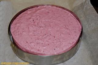 SEMIFRÍO DE FRUTOS ROJOS CON BASE DE MASA QUEBRADA SEMIFRÍO DE FRUTOS ROJOS CON BASE DE MASA QUEBRADA