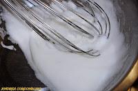 SEMIFRÍO DE FRUTOS ROJOS CON BASE DE MASA QUEBRADA SEMIFRÍO DE FRUTOS ROJOS CON BASE DE MASA QUEBRADA