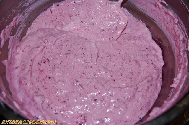 SEMIFRÍO DE FRUTOS ROJOS CON BASE DE MASA QUEBRADA SEMIFRÍO DE FRUTOS ROJOS CON BASE DE MASA QUEBRADA