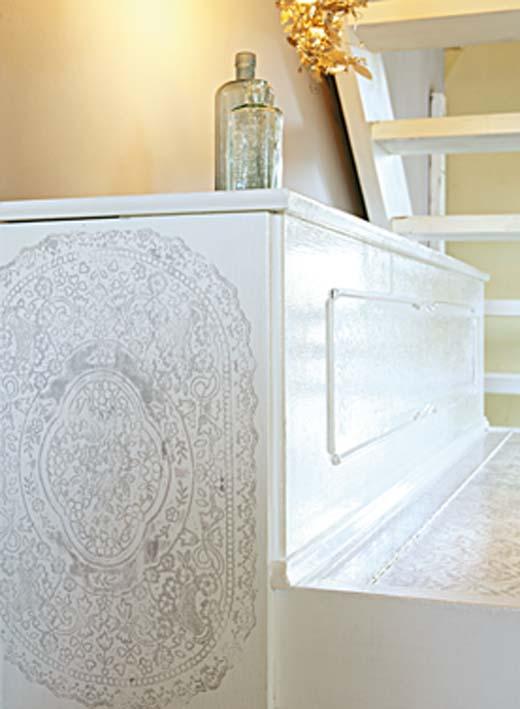 Un piano con acabado de encaje Un piano con acabado de encaje