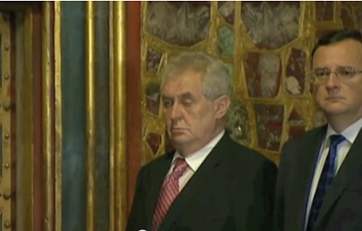 Presidente checo borracho en acto oficial Presidente checo borracho en acto oficial