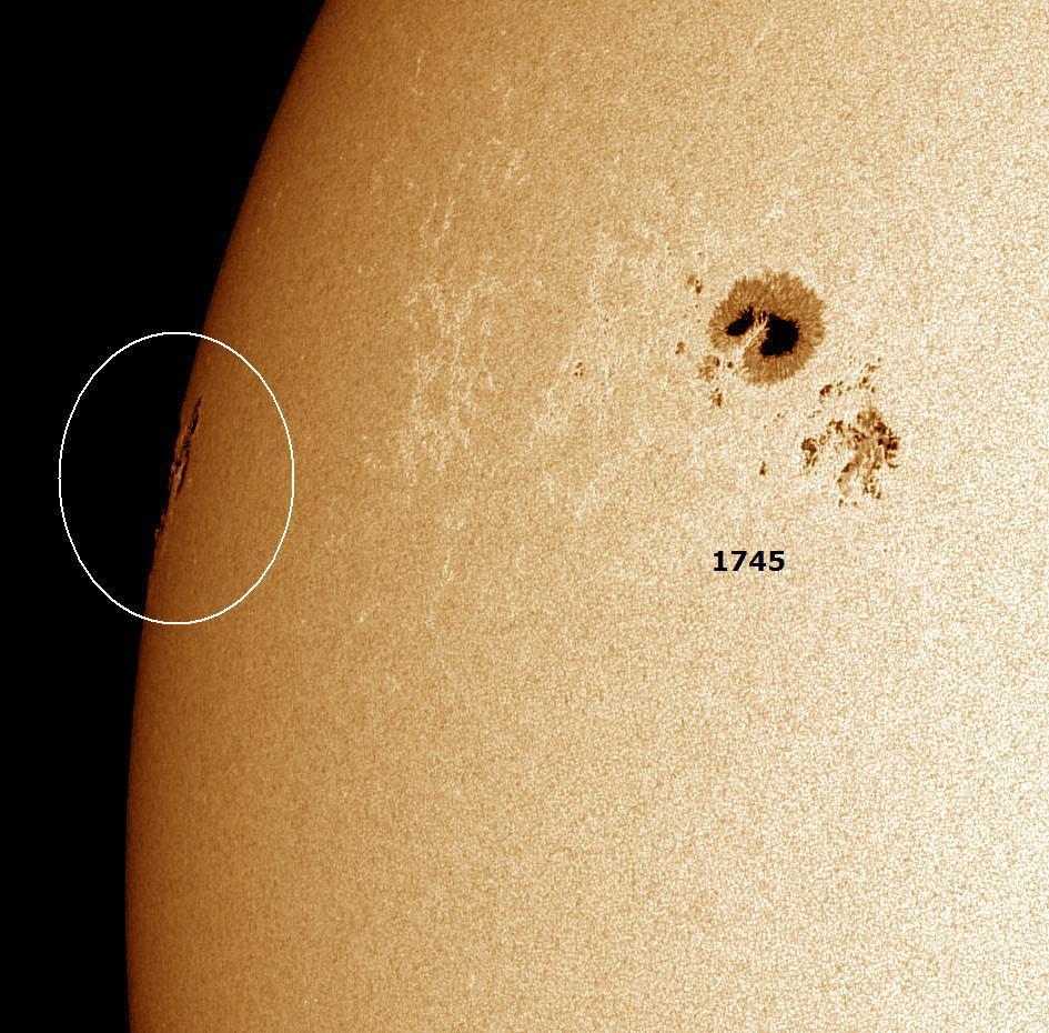 En imagen la gran mancha solar 1745 y la mancha oculta causante de la fuerte llamarada solar. Promete ser de grandes proporciones