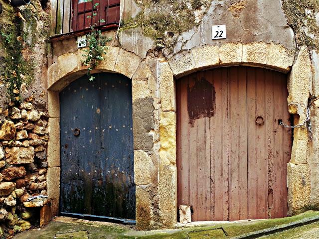 Monasterio de Les Avellanes, a los pies del Montsec Monasterio de Les Avellanes, a los pies del Montsec