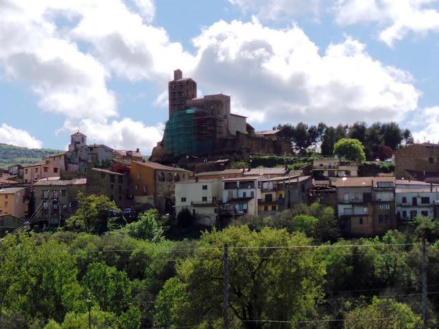Monasterio de Les Avellanes, a los pies del Montsec Monasterio de Les Avellanes, a los pies del Montsec