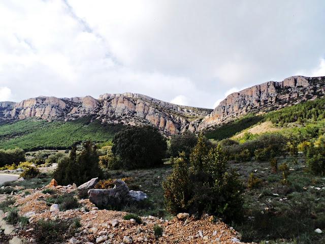 Monasterio de Les Avellanes, a los pies del Montsec Monasterio de Les Avellanes, a los pies del Montsec