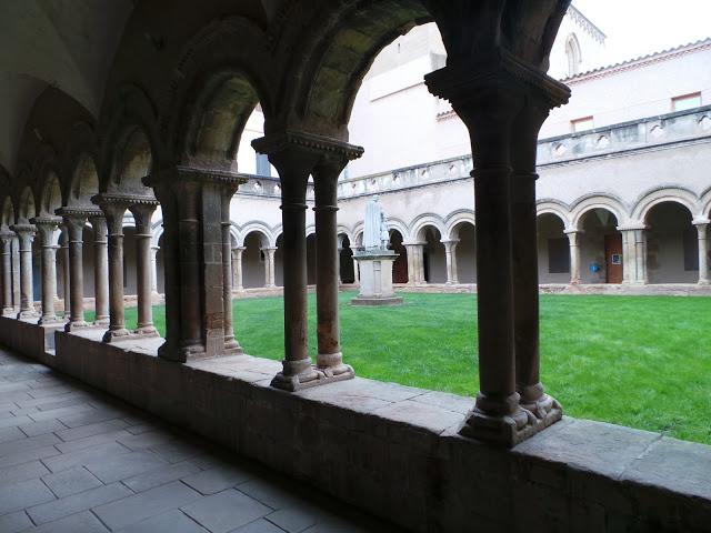 Monasterio de Les Avellanes, a los pies del Montsec Monasterio de Les Avellanes, a los pies del Montsec