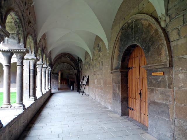 Monasterio de Les Avellanes, a los pies del Montsec Monasterio de Les Avellanes, a los pies del Montsec