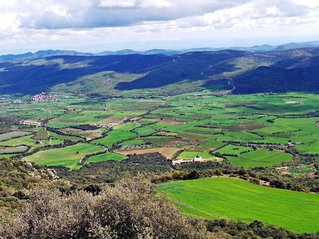 Monasterio de Les Avellanes, a los pies del Montsec Monasterio de Les Avellanes, a los pies del Montsec