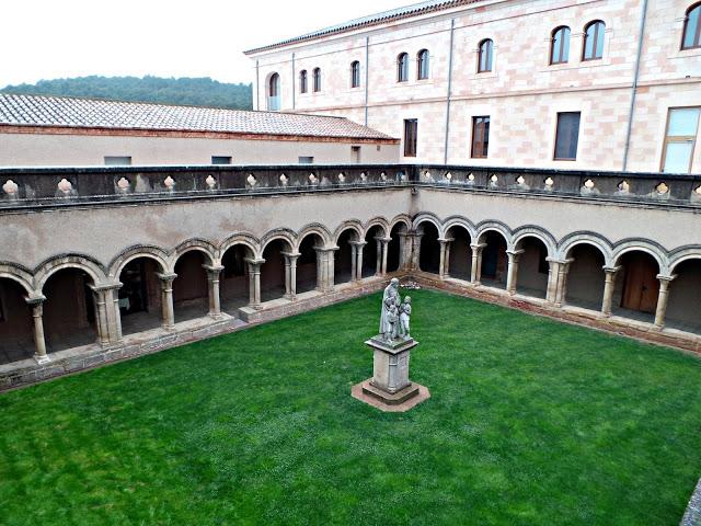 Monasterio de Les Avellanes, a los pies del Montsec Monasterio de Les Avellanes, a los pies del Montsec
