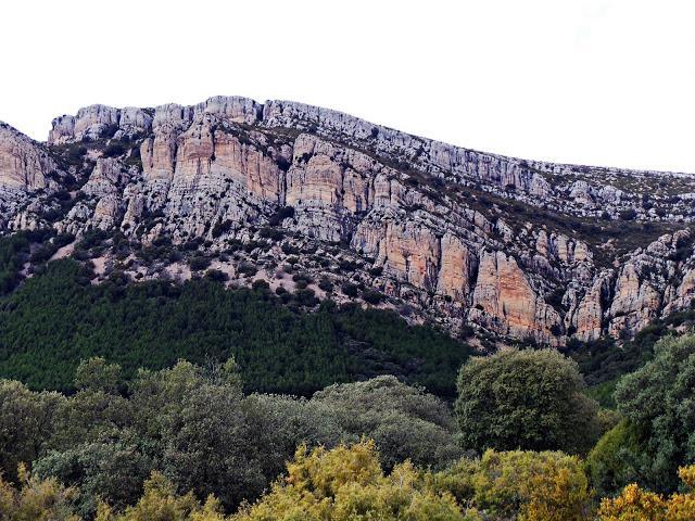 Monasterio de Les Avellanes, a los pies del Montsec Monasterio de Les Avellanes, a los pies del Montsec
