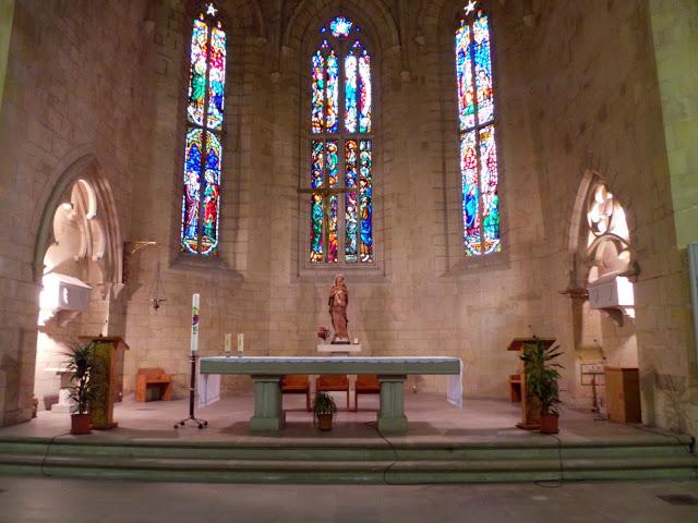 Monasterio de Les Avellanes, a los pies del Montsec Monasterio de Les Avellanes, a los pies del Montsec