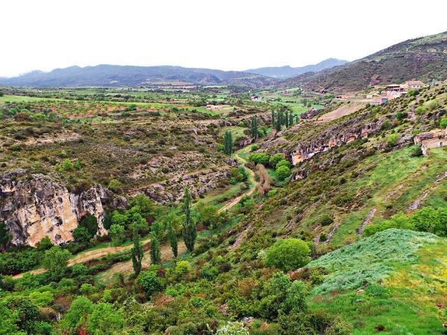Monasterio de Les Avellanes, a los pies del Montsec Monasterio de Les Avellanes, a los pies del Montsec