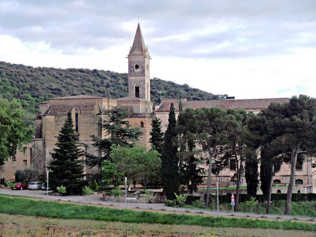 Monasterio de Les Avellanes, a los pies del Montsec Monasterio de Les Avellanes, a los pies del Montsec