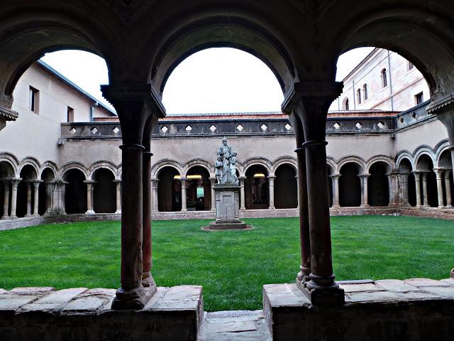 Monasterio de Les Avellanes, a los pies del Montsec Monasterio de Les Avellanes, a los pies del Montsec