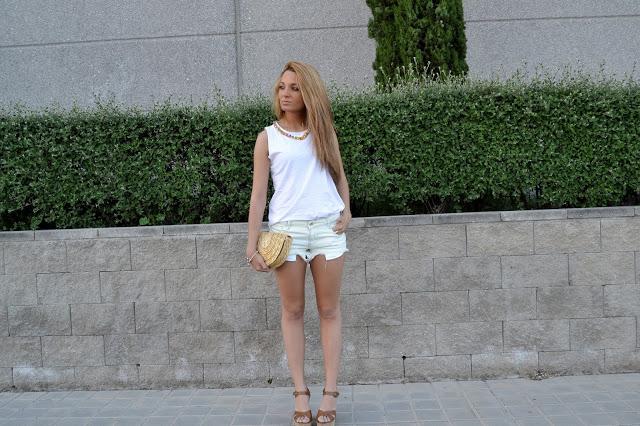 EFFORTLESSBuenos días!!! Os traigo un look con una de mis... EFFORTLESSBuenos días!!! Os traigo un look con una de mis...