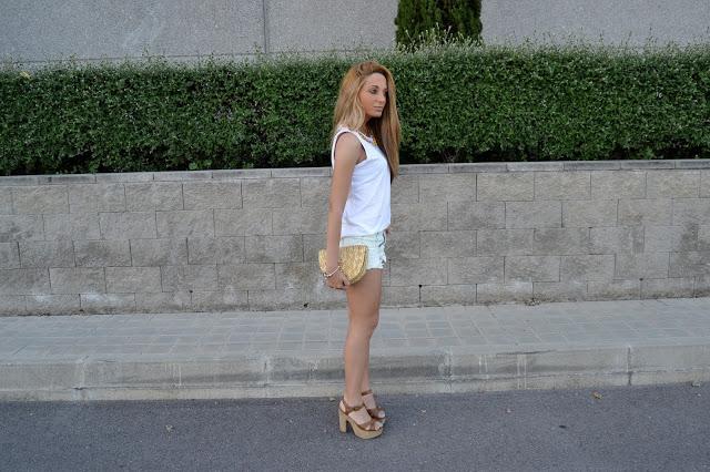 EFFORTLESSBuenos días!!! Os traigo un look con una de mis... EFFORTLESSBuenos días!!! Os traigo un look con una de mis...