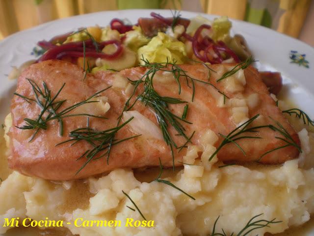 SALMON GRAVLAX CON PURE DE PATATAS, SALSA DE MOSTAZA Y ENELDO