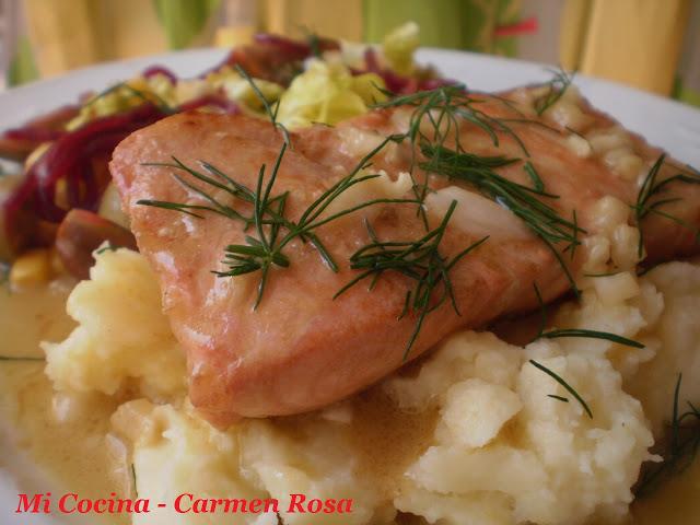 SALMON GRAVLAX CON PURE DE PATATAS, SALSA DE MOSTAZA Y ENELDO