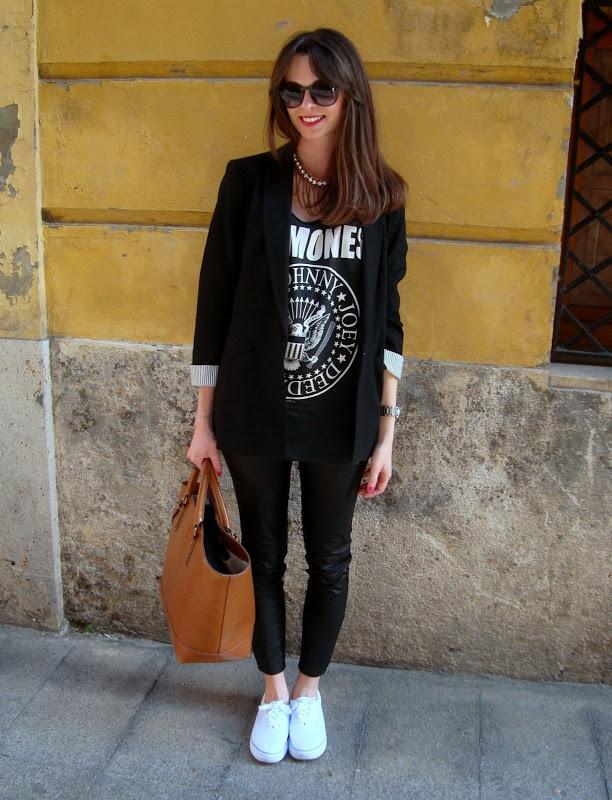 RocK in BLaCk RocK in BLaCk