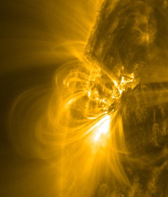 Intensa mancha solar produce por cuarta vez en 2 días una fuerte llamarada. Infografía completa 1748c