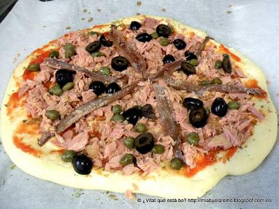 Pizza de atún y pizza de chorizo