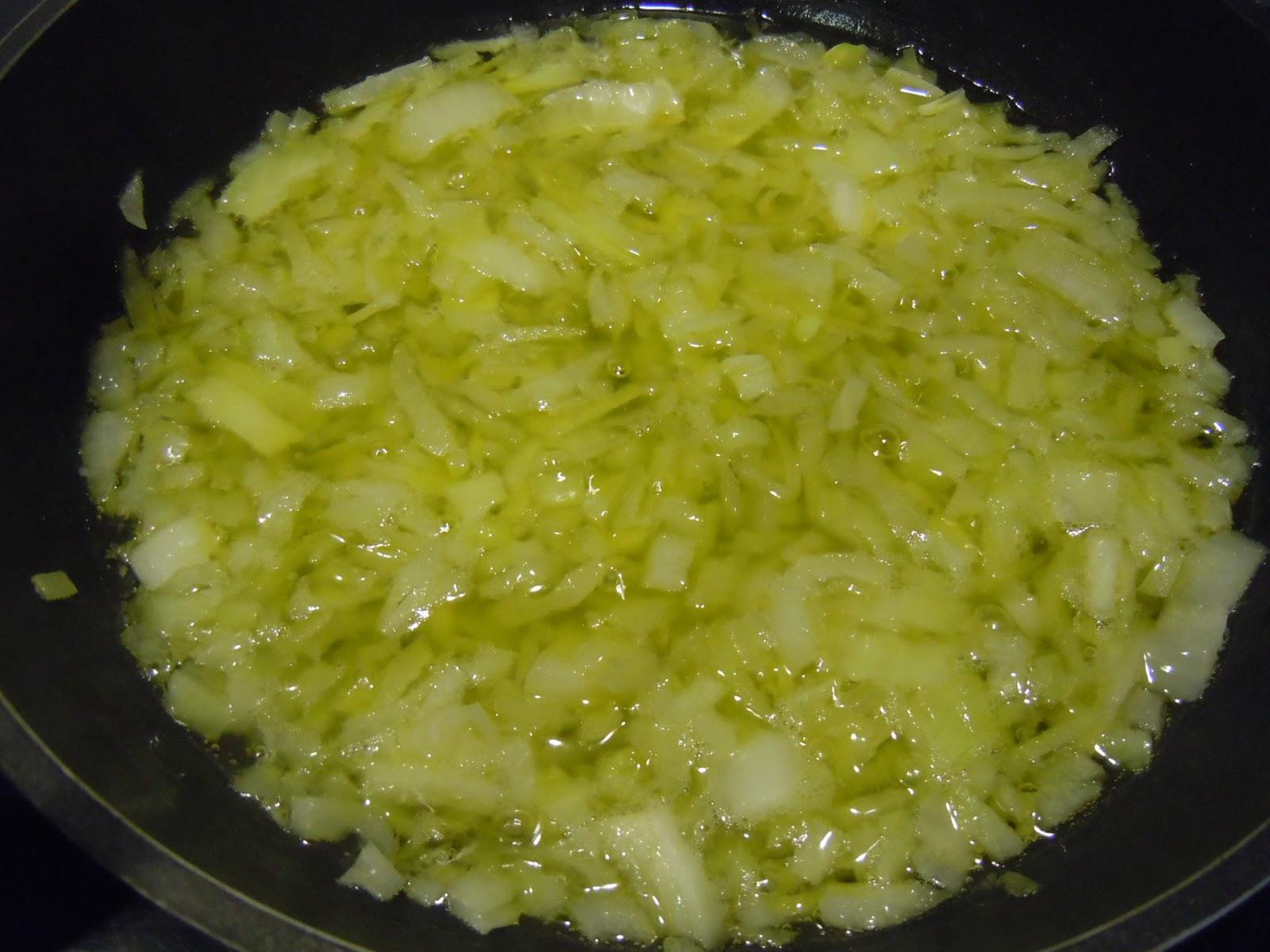 Pimientos rellenos con cebolla crujiente Pimientos rellenos con cebolla crujiente