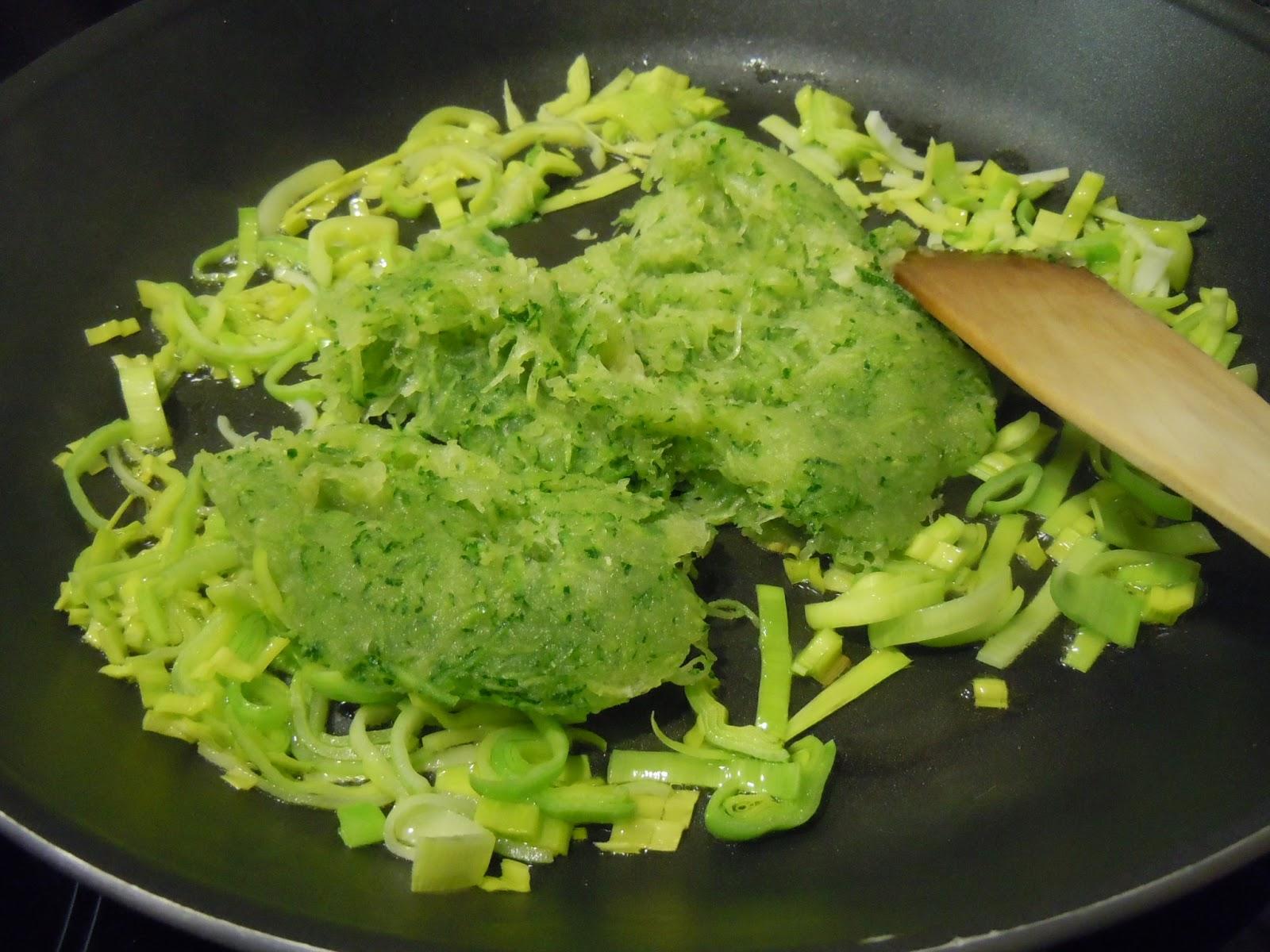Pimientos rellenos con cebolla crujiente Pimientos rellenos con cebolla crujiente