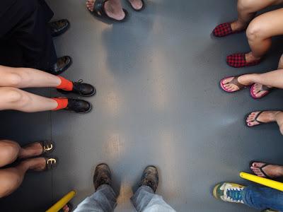 Thinking and doing: o nos pasamos o nos quedamos cortos Thinking and doing: o nos pasamos o nos quedamos cortos