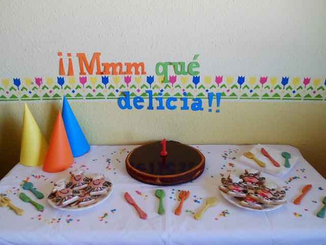 CUMPLIMOS UN AÑITO CUMPLIMOS UN AÑITO